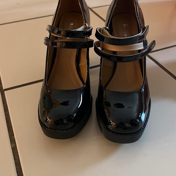 Black Patent Dual Strap Mary Jane Platform Chunky Pumps - Picture 4 of 11